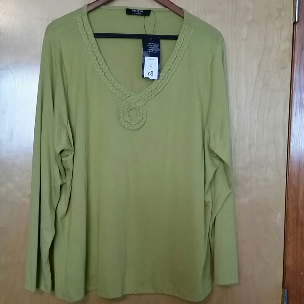 Moda green long sleeve tee sz 24 British NWT